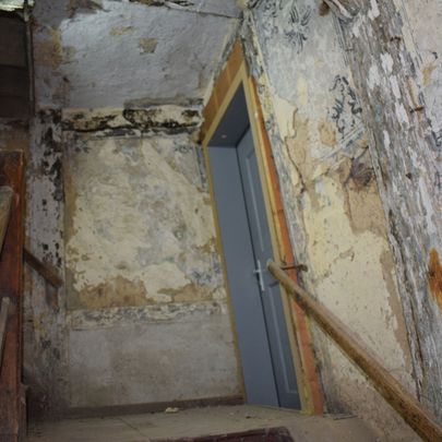 Sanierung des Hauptgebäudes, Aufgang zum Obergeschoss