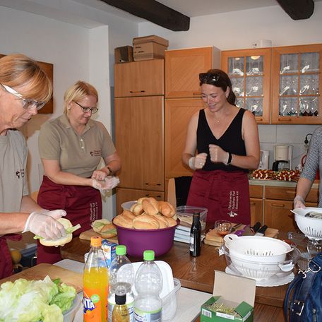Viele Hände schaffen die Vorbereitungen zur Jubiläumsradtour